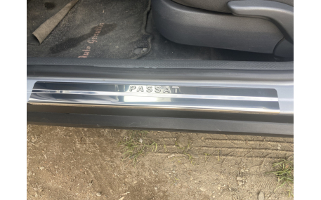 Накладки на пороги Volkswagen Passat B5