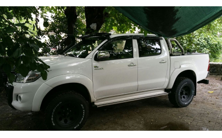 Козырек Toyota Hilux