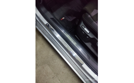 Накладки на пороги Volkswagen Passat B8