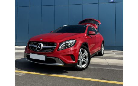 Решетка радиатора Mercedes GLA-class X156 2014-2017