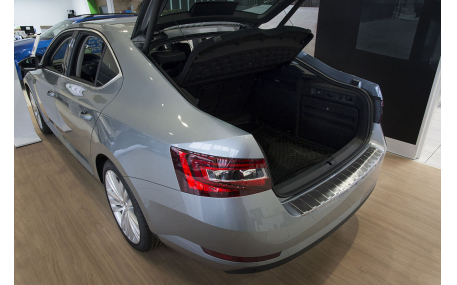 Накладка на задний бампер Skoda Superb