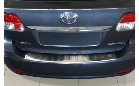 Накладка на задний бампер Toyota Avensis