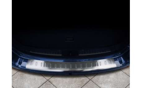 Накладка на задний бампер Toyota Avensis