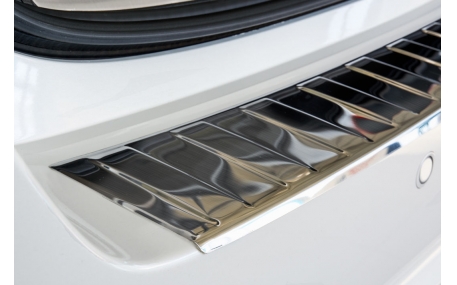 Накладка на задний бампер Toyota Auris 