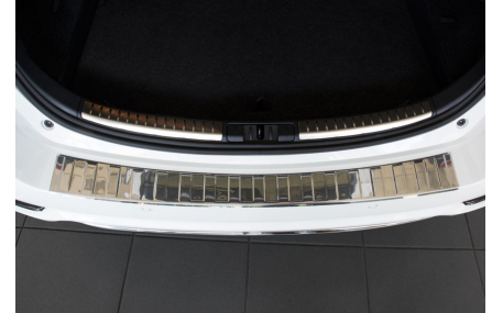 Накладка на задний бампер Toyota Auris 