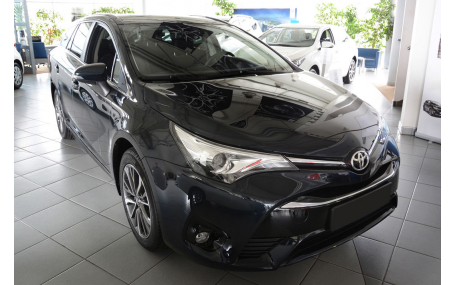 Накладка на задний бампер Toyota Avensis