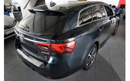 Накладка на задний бампер Toyota Avensis