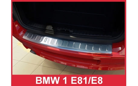 Накладка на задний бампер BMW E87