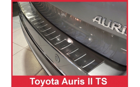 Накладка на задний бампер Toyota Auris