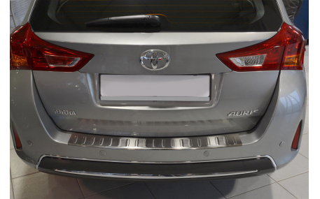 Накладка на задний бампер Toyota Auris