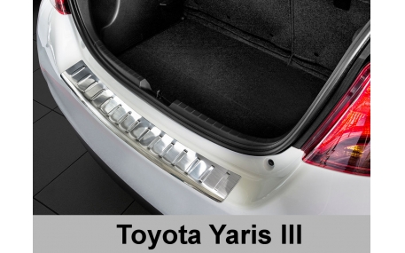 Накладка на задний бампер Toyota Yaris