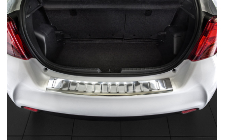 Накладка на задний бампер Toyota Yaris