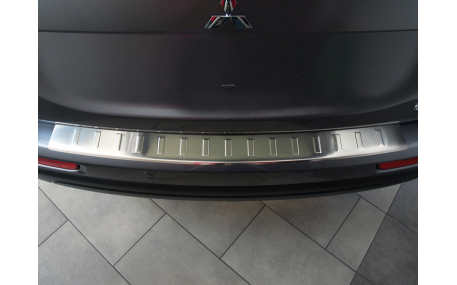 Накладка на задний бампер Mitsubishi Outlander