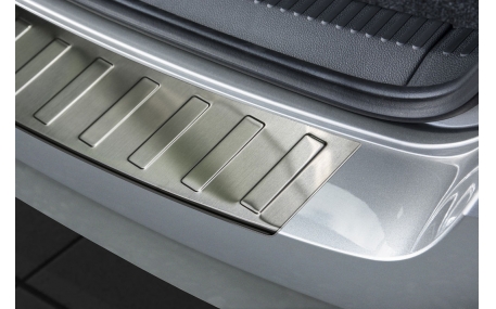 Накладка на задний бампер Skoda Fabia