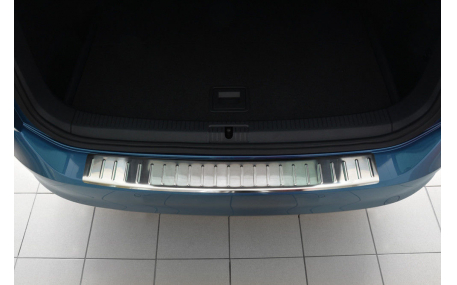 Накладка на задний бампер Volkswagen Golf 7