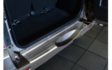 Накладка на задний бампер Suzuki Grand Vitara