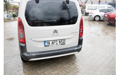 Накладка на задний бампер Peugeot Partner
