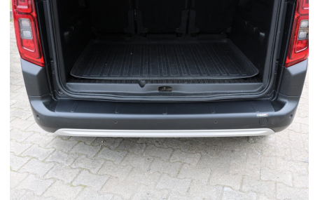 Накладка на задний бампер Opel Combo E