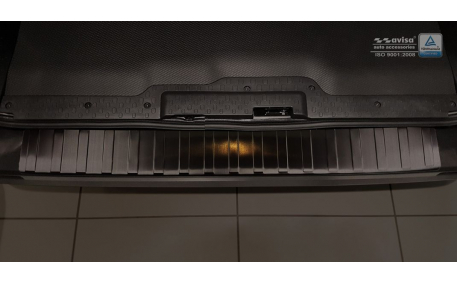 Накладка на задний бампер Opel Vivaro