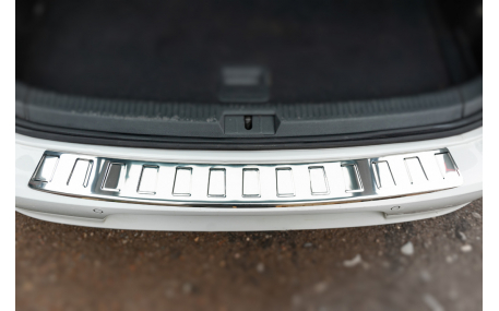Накладка на задний бампер Volkswagen Golf 7