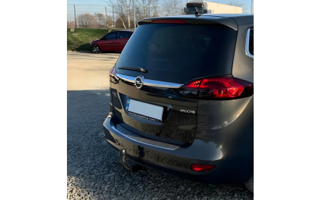 Накладка на задний бампер Opel Zafira C