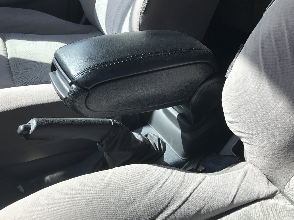 Подлокотник переднего сиденья на Форд Фокус 2 1.4, 1.5, 1.6, 1.8, 2.0 Бензин