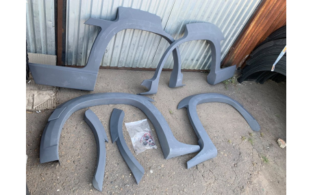 Накладки на бампера Toyota Land Cruiser 200