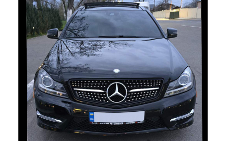 Решетка радиатора Mercedes C-class W204
