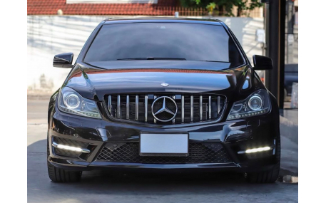 Решетка радиатора Mercedes C-class W204