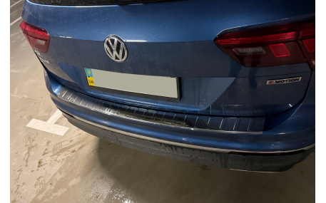 Накладка на задний бампер Volkswagen Tiguan