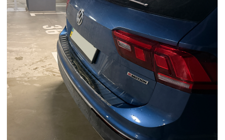 Накладка на задний бампер Volkswagen Tiguan