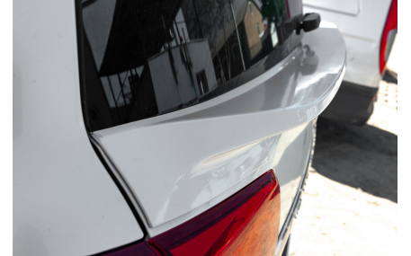 Спойлер Toyota Land Cruiser 200