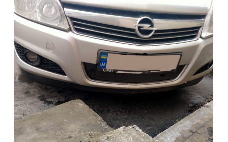 Зимняя накладка на решетку Opel Astra H