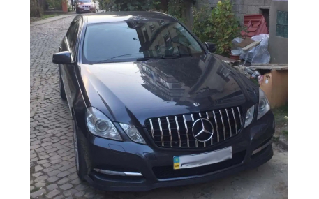 Решетка радиатора Mercedes E-class W212 2009-2013