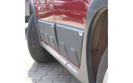Молдинги дверей Renault Sandero