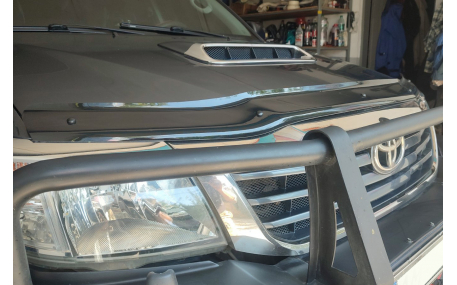Дефлектор капота Toyota Hilux 