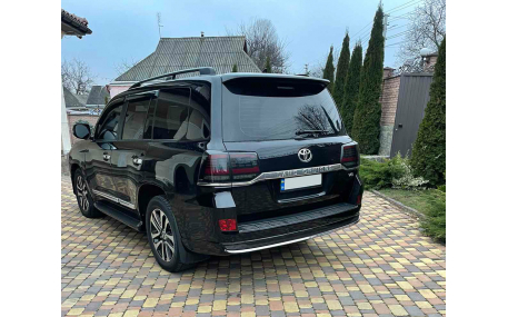 Фонари задние Toyota Land Cruiser 200