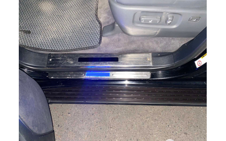 Накладки на пороги Toyota Land Cruiser 200