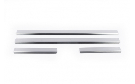 Накладки на пороги Audi Q5