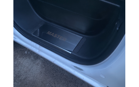 Накладки на пороги Renault Master