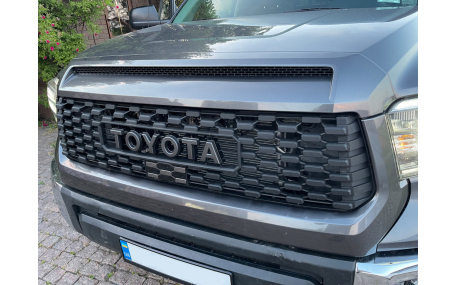 Решетка радиатора Toyota Tundra