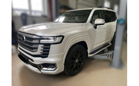 Накладки на бампера Toyota Land Cruiser 300
