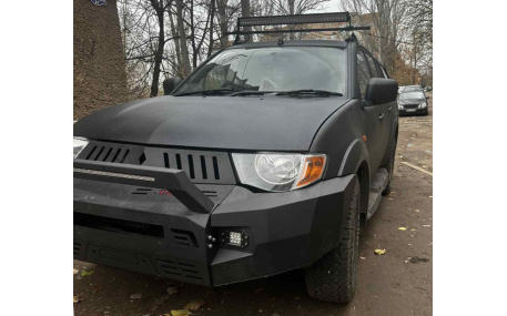Бампер передний Mitsubishi L200