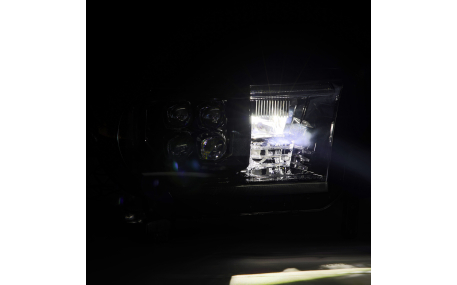 Фары передние Toyota Tundra 2007-2013