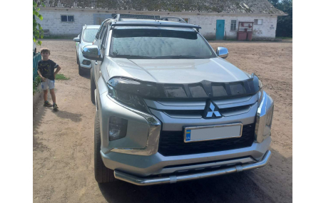 Дефлектор капота Mitsubishi L200 