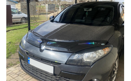 Дефлектор капота Renault Megane 2008-2013