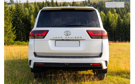 Накладки на бампера Toyota Land Cruiser 300