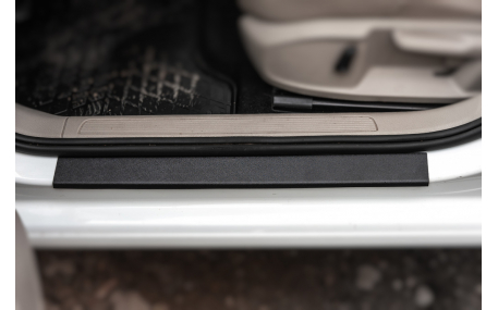 Накладки на пороги Volkswagen Golf 7