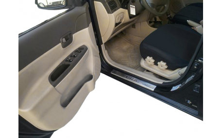 Накладки на пороги Hyundai Accent