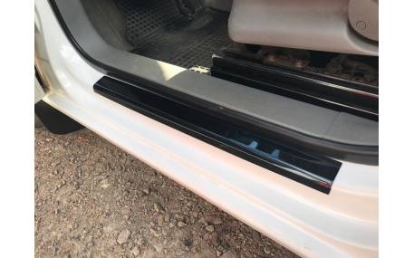 Накладки на пороги Volkswagen Caddy